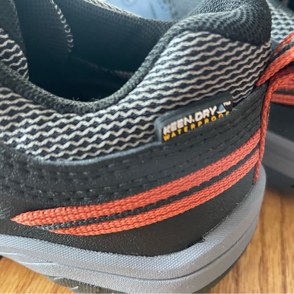 Brand new never worn Boys Keen Hiking shoes (size 1)